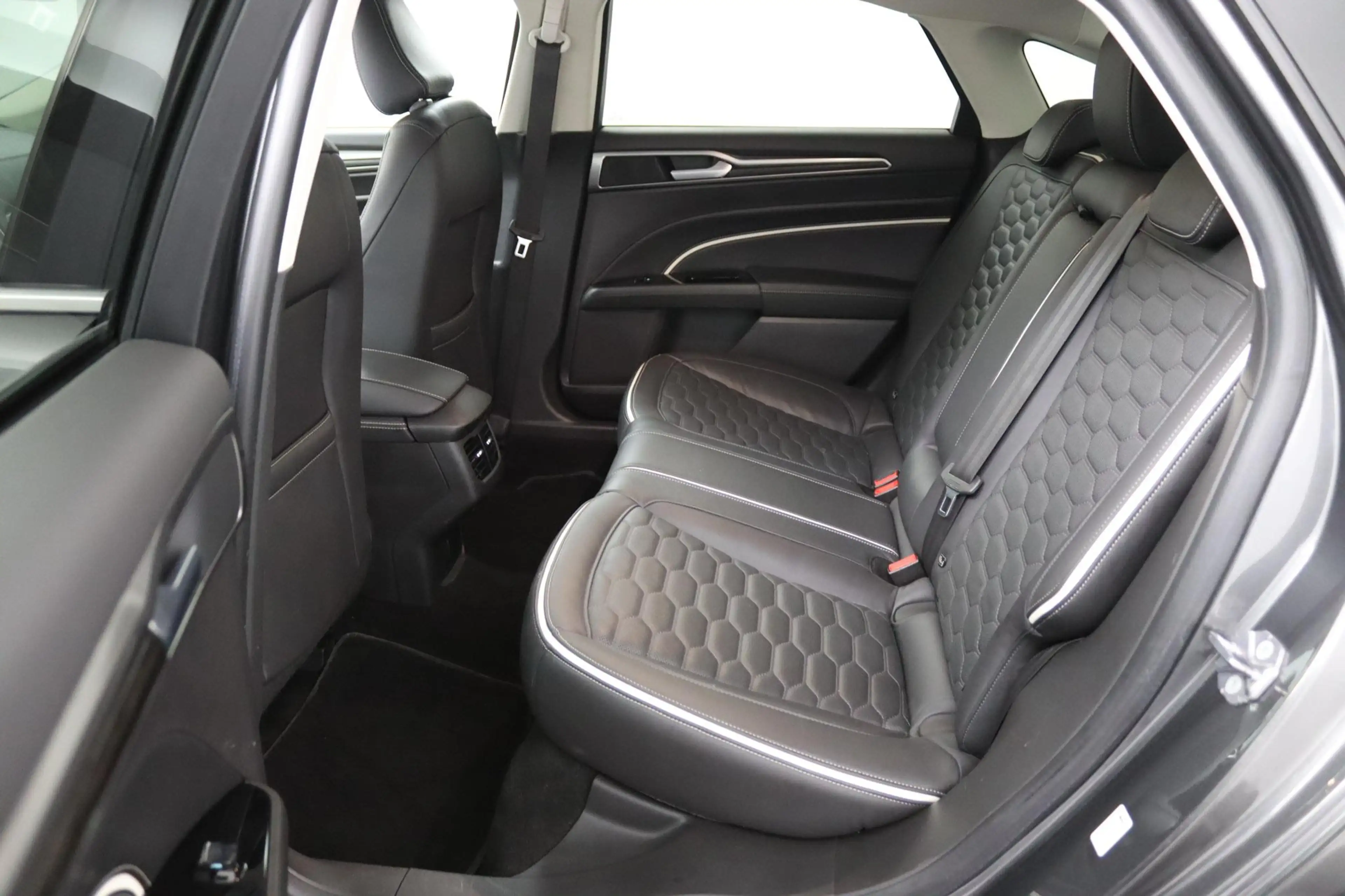 Ford Mondeo 2.0 IVCT HEV Vignale Rijklaarprijs! — photo 26