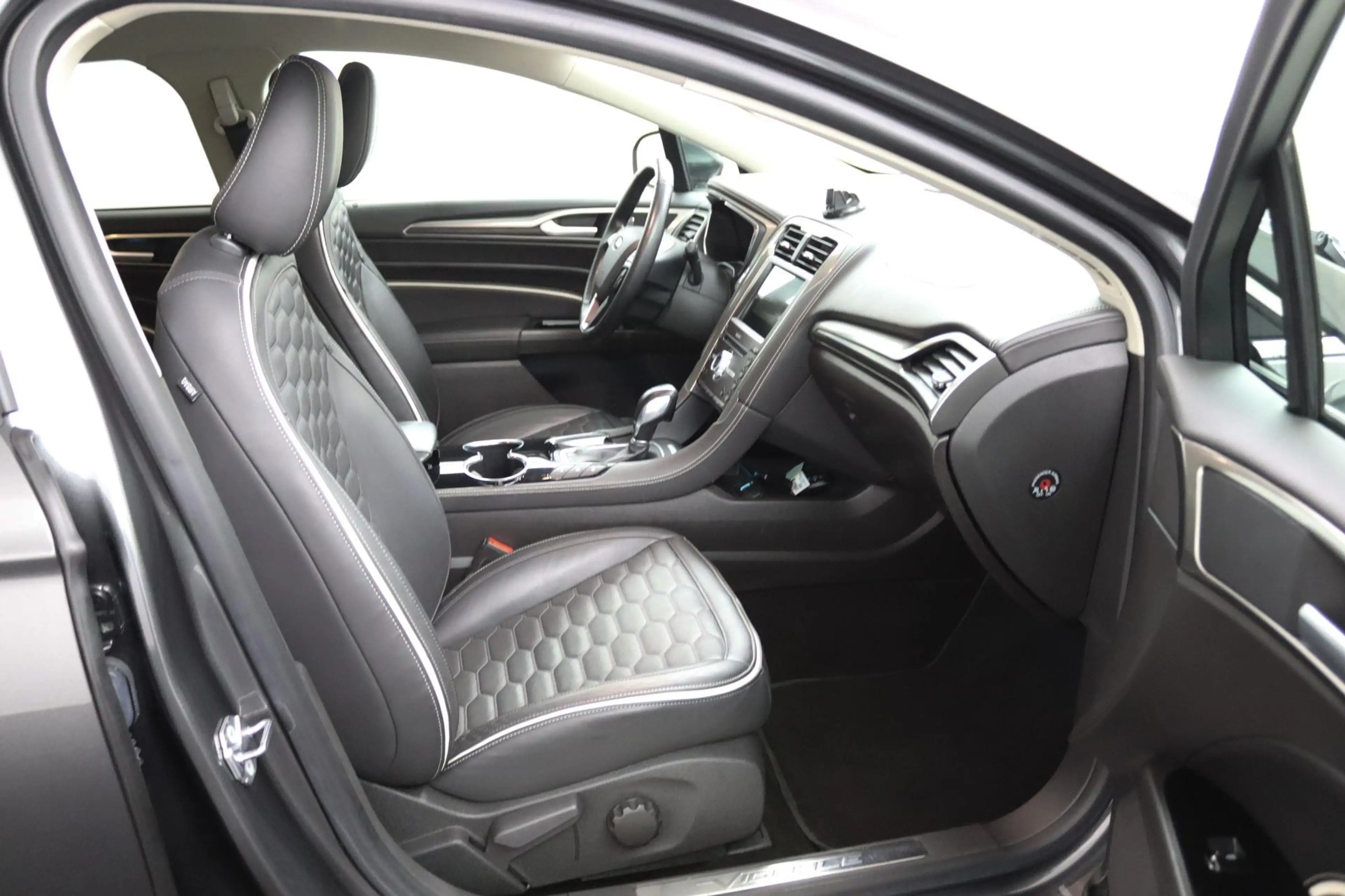 Ford Mondeo 2.0 IVCT HEV Vignale Rijklaarprijs! — photo 29