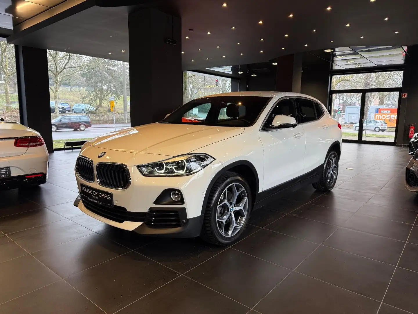 BMW X2 sDrive 18i*Kamera*LED*Ambiente*TÜVService neu Weiß - 1