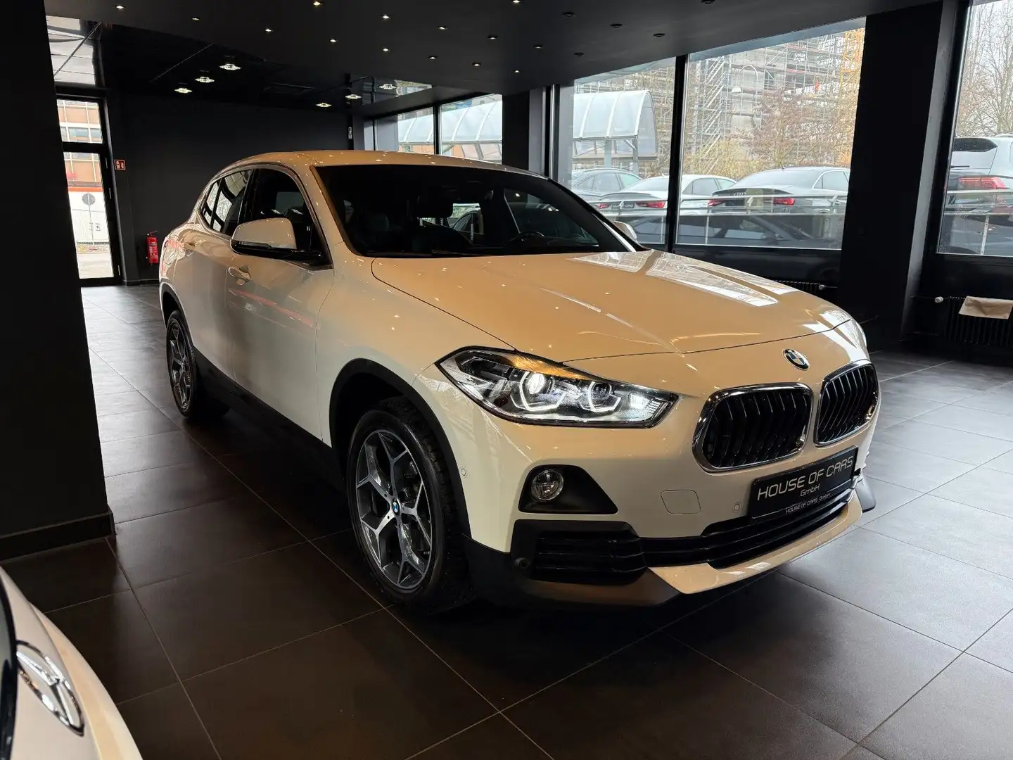 BMW X2 sDrive 18i*Kamera*LED*Ambiente*TÜVService neu Weiß - 2