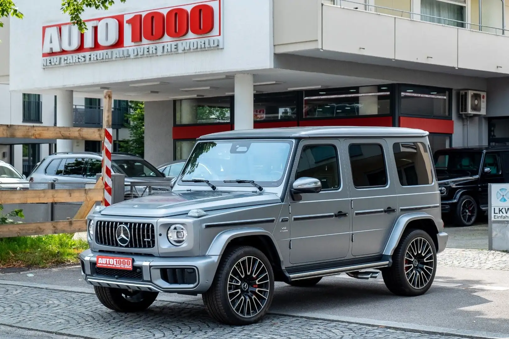 Mercedes-Benz G 63 AMG G63 AMG / Platinum Magno / Black Серебристый - 1