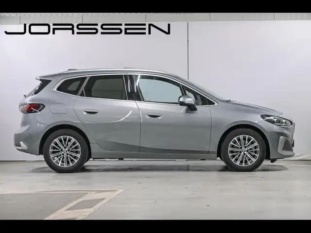 BMW 2 Series view 3
