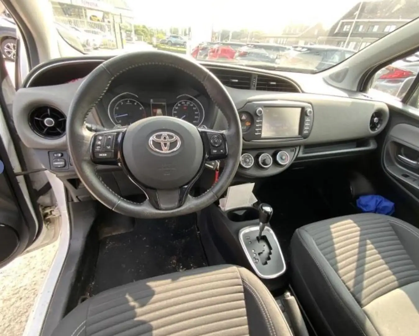 Toyota Yaris 1.5 VVT-i HYbrid Comfort | Achteruitrijcamera | Wit - 2