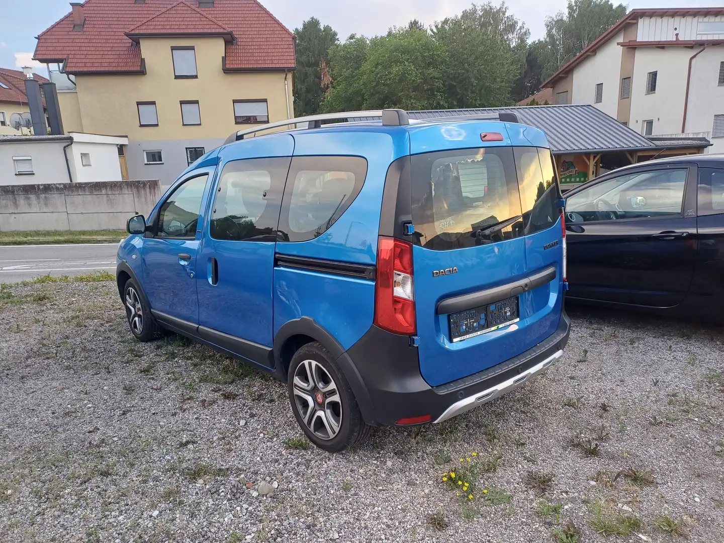 Dacia Dokker Dokker Supreme SCe 100 S Blau - 2
