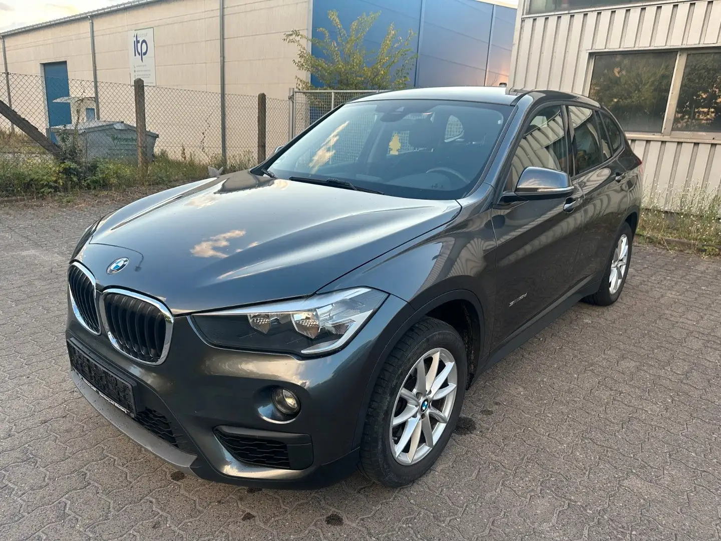 BMW X1 Baureihe X1 sDrive 18 d Advantage Navi HU neu Grau - 2