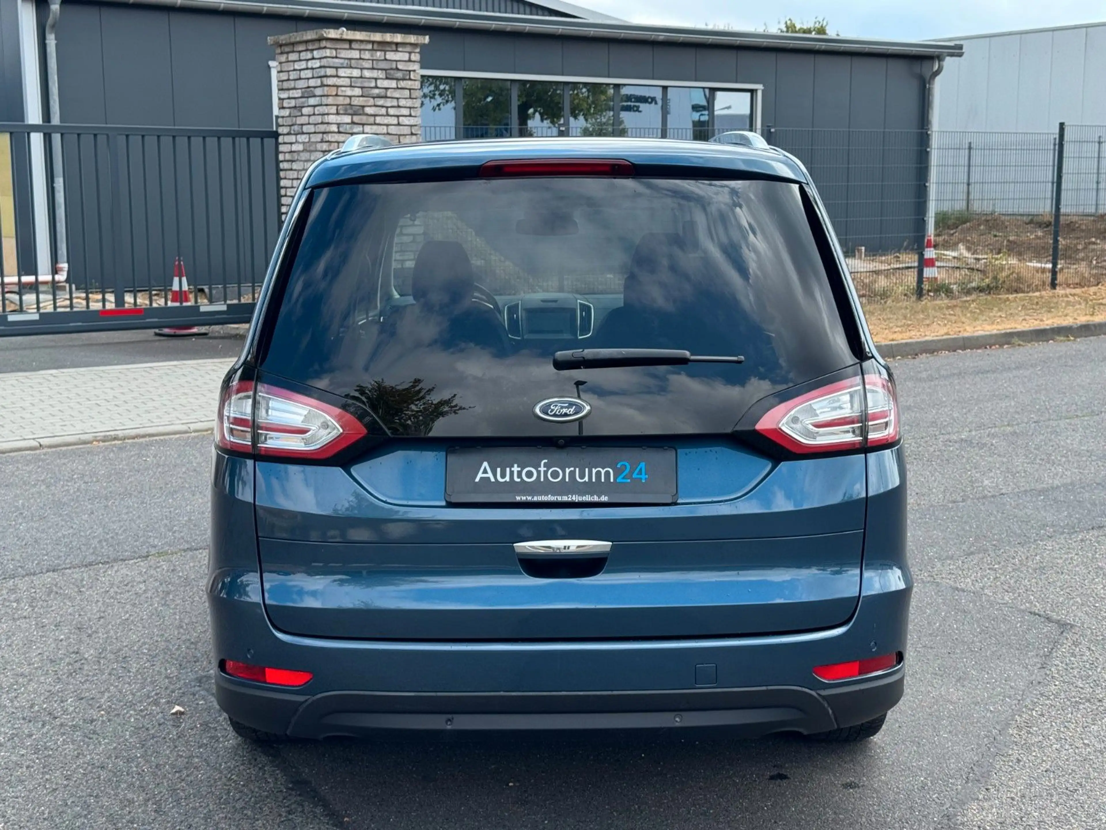 Ford Galaxy Titanium *Autom.*7-Sitzer*AHK*Navi*Leder* — photo 4