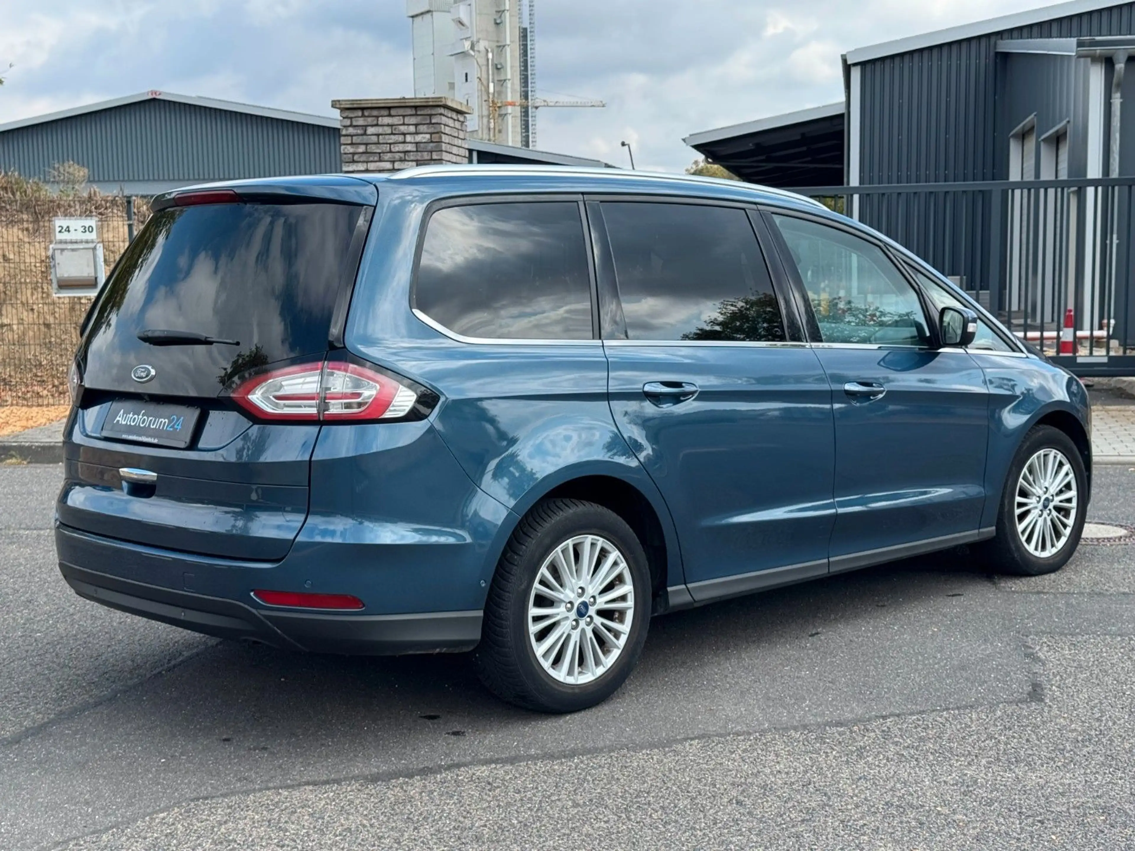 Ford Galaxy Titanium *Autom.*7-Sitzer*AHK*Navi*Leder* — photo 5