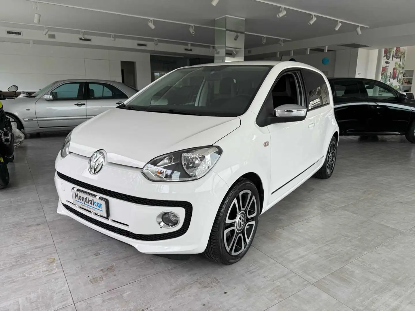 Volkswagen up! 1.0 75 CV 5 porte move up! Automatica Bianco - 1