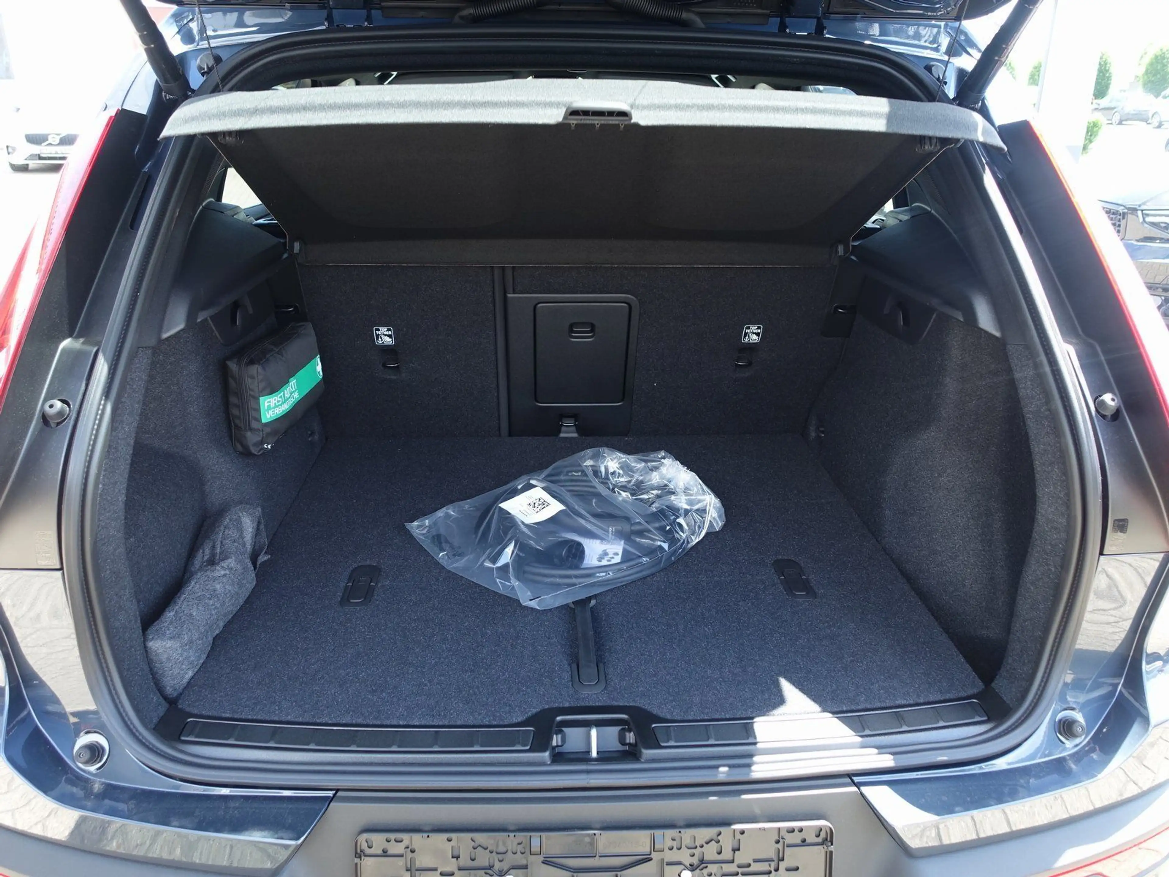 Volvo EX40 Single Motor Extended Range Plus/360°/H&K — photo 12