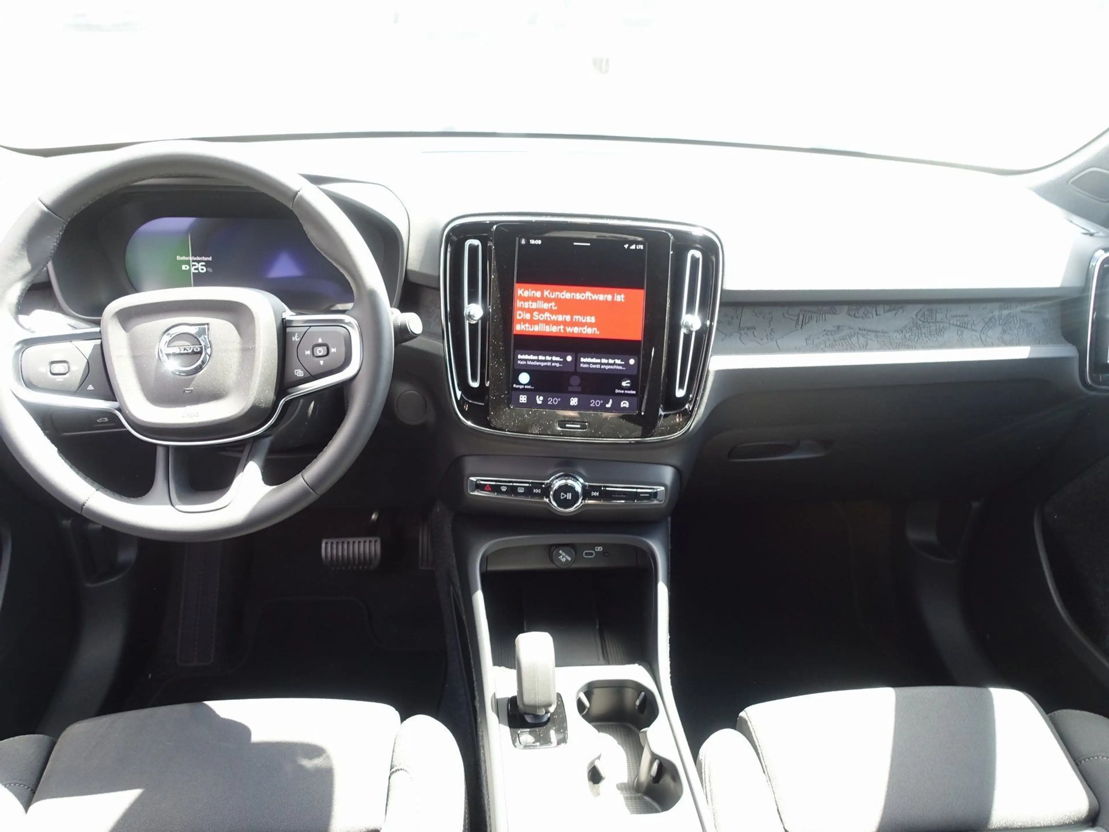 Volvo EX40 Single Motor Extended Range Plus/360°/H&K — photo 10