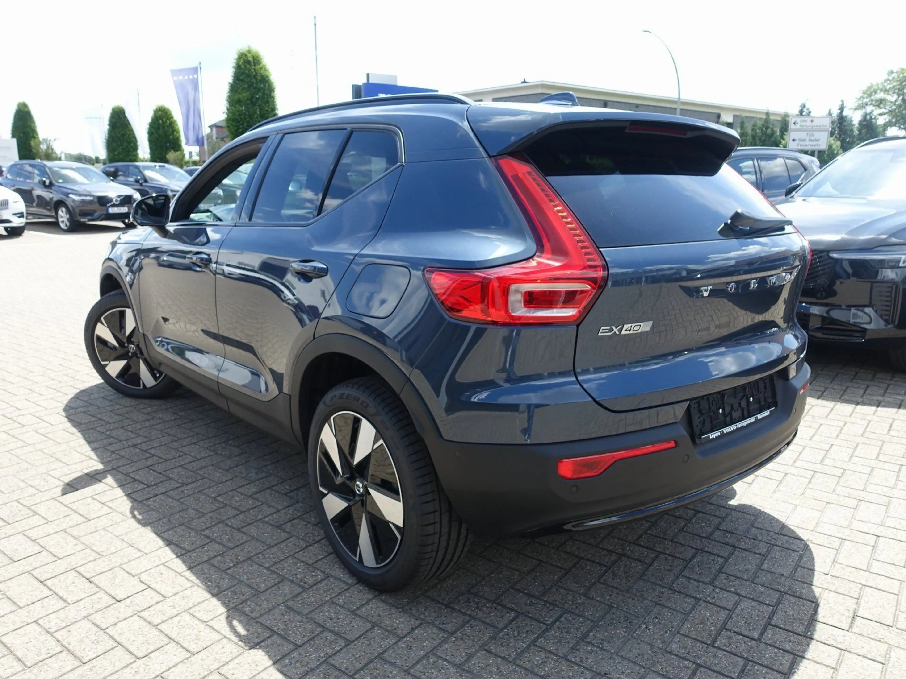 Volvo EX40 Single Motor Extended Range Plus/360°/H&K — photo 4