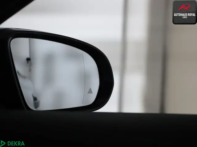Mercedes-Benz E-Class view 23