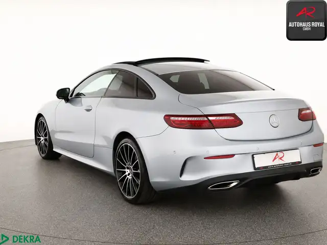 Mercedes-Benz E-Class view 3
