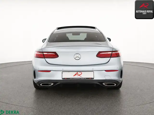 Mercedes-Benz E-Class view 4