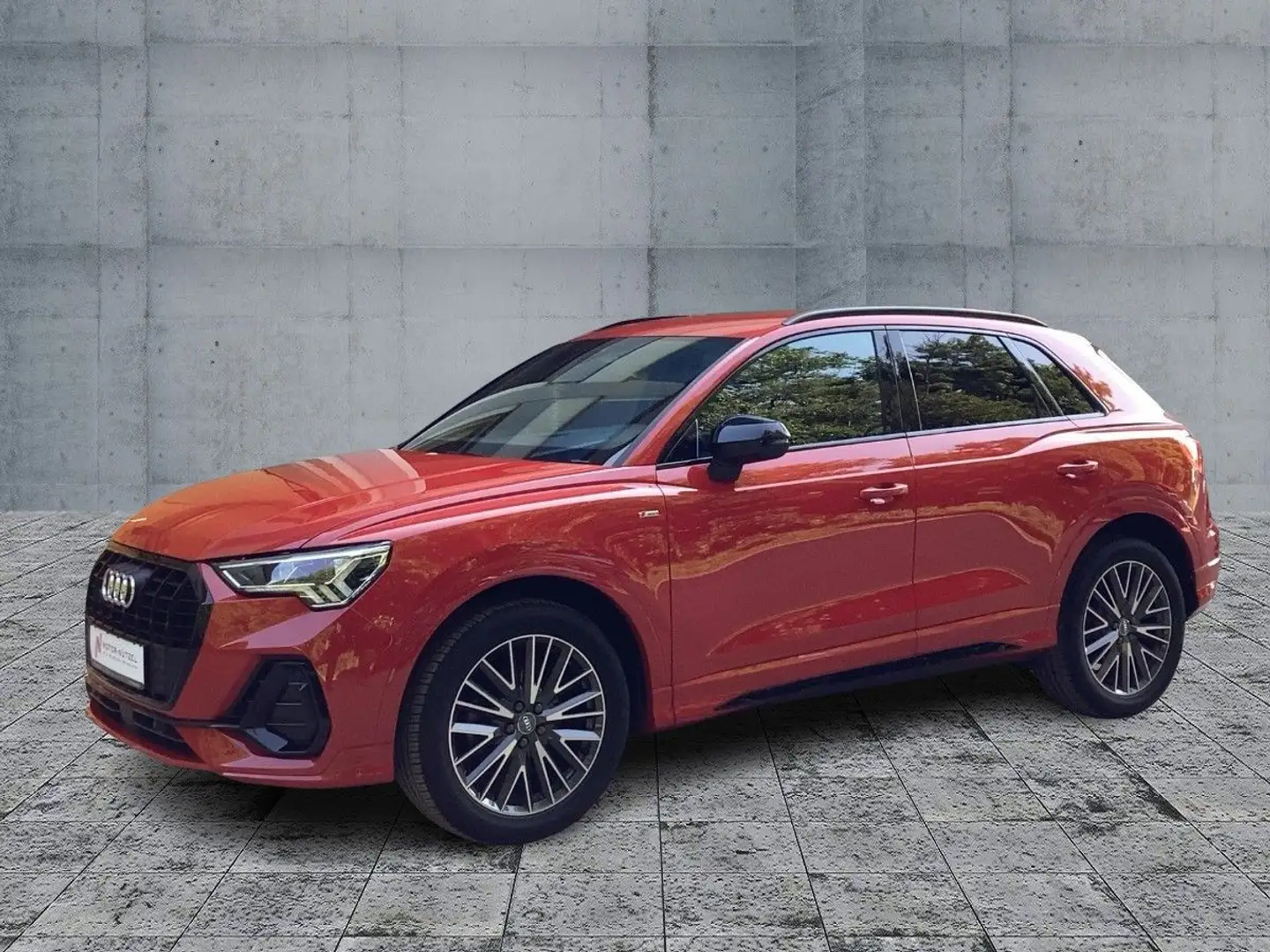 Audi Q3 35 TFSI S-LINE LED+NAV+AHK+GRA+SHZ+DAB+VC+19Z Rood - 2