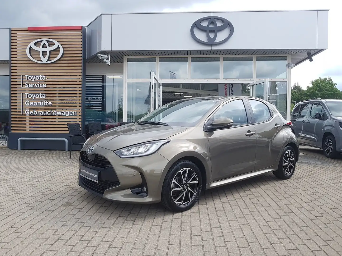 Toyota Yaris Hybrid Team D + Comfort+TC-Paket Bronze - 1