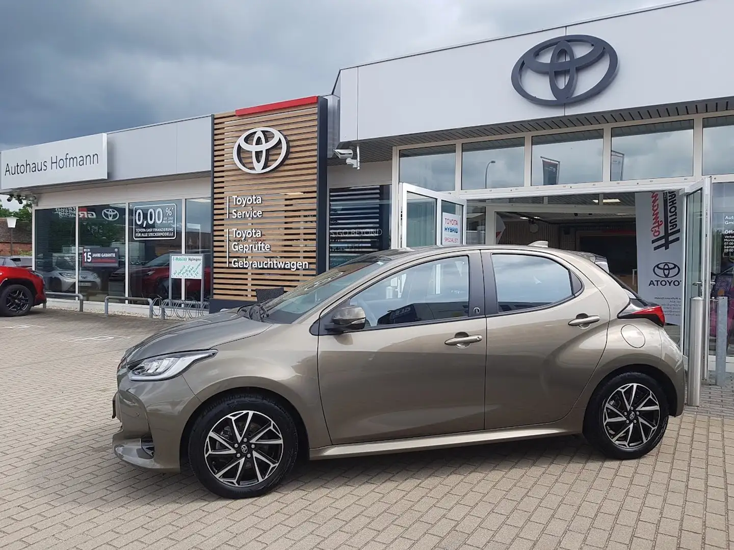 Toyota Yaris Hybrid Team D + Comfort+TC-Paket Bronze - 2