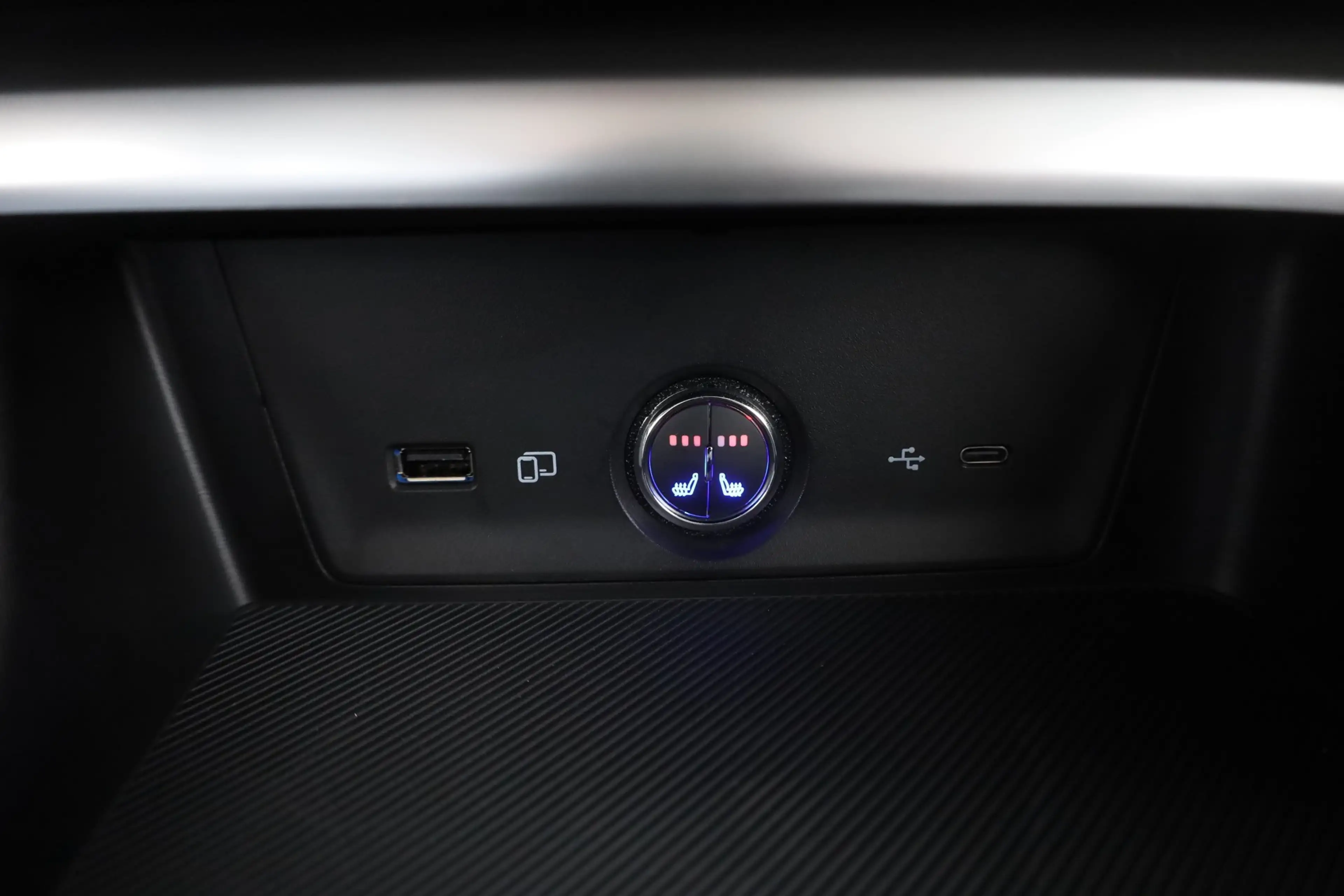 MG ZS 1.5 Hybrid Comfort Aut. LED ACC Navi Kamera — photo 13