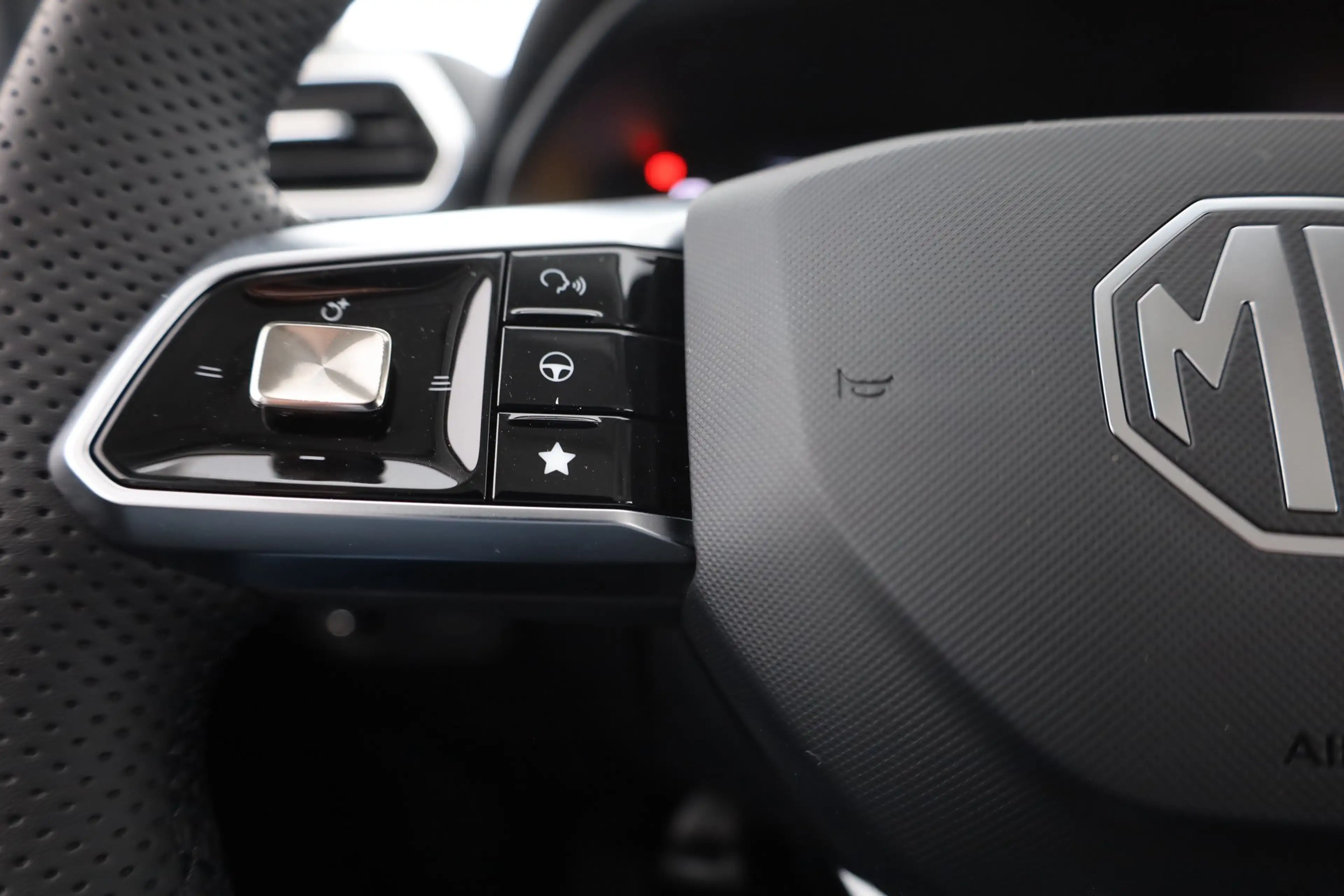 MG ZS 1.5 Hybrid Comfort Aut. LED ACC Navi Kamera — photo 15
