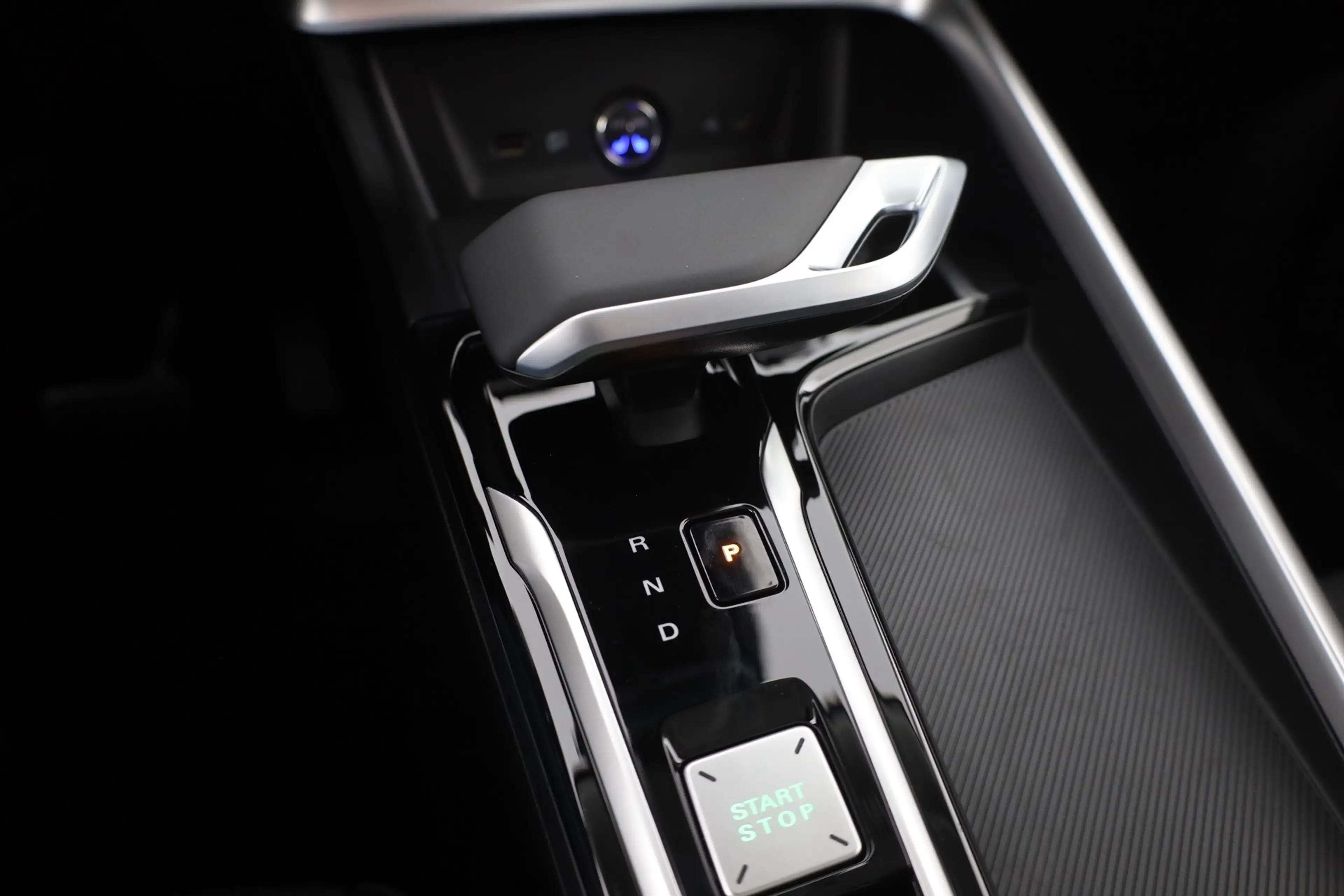MG ZS 1.5 Hybrid Comfort Aut. LED ACC Navi Kamera — photo 12