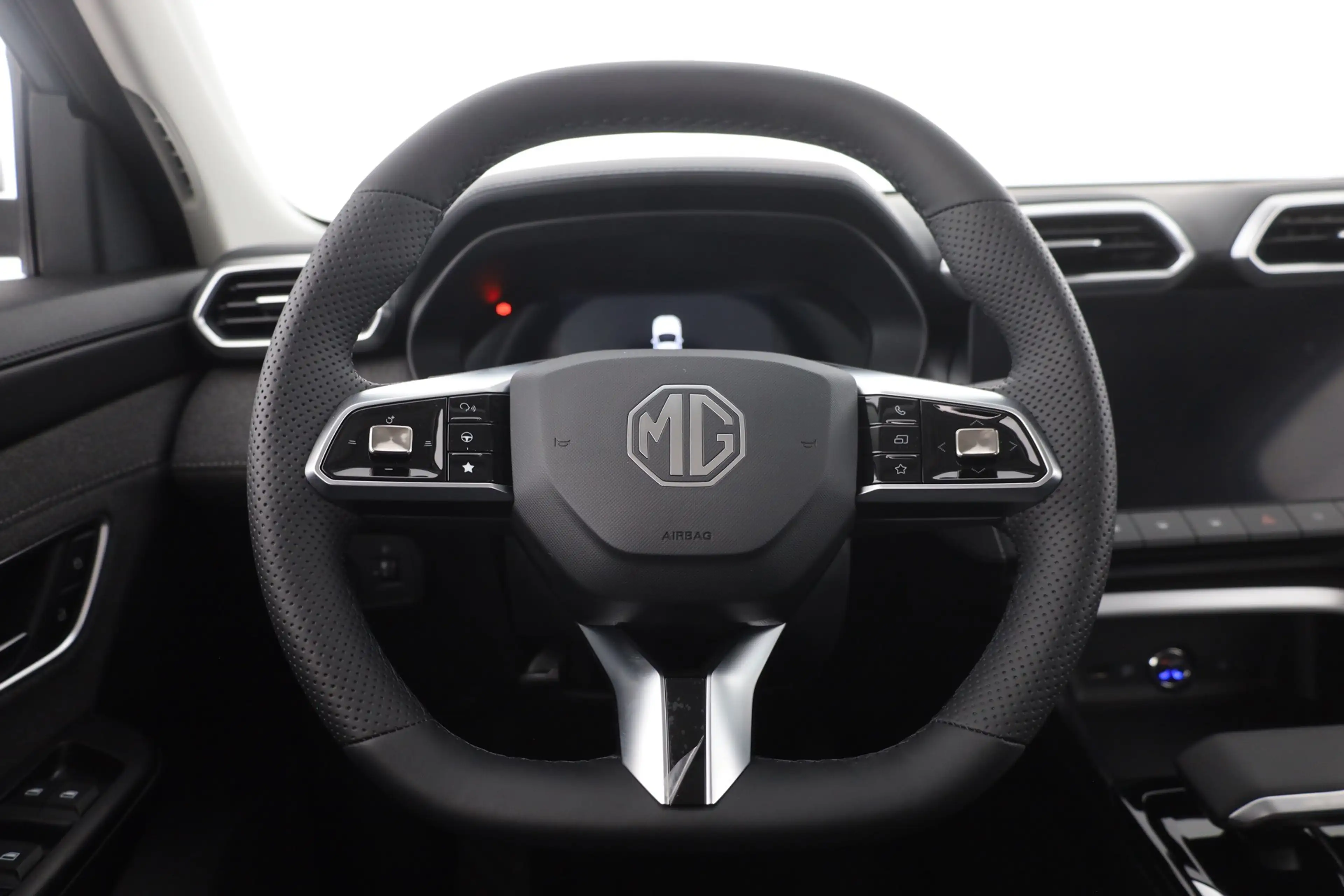 MG ZS 1.5 Hybrid Comfort Aut. LED ACC Navi Kamera — photo 14