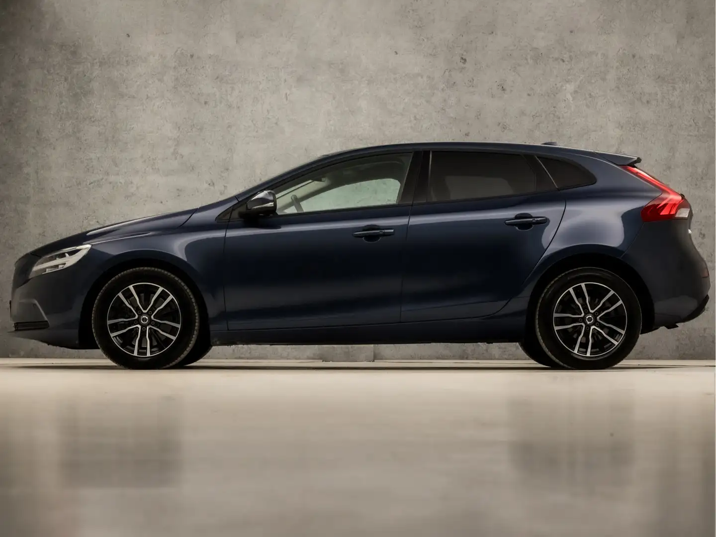 Volvo V40 1.5 T2 Sport Automaat (PANORAMADAK, NAVIGATIE, CAM Kék - 2