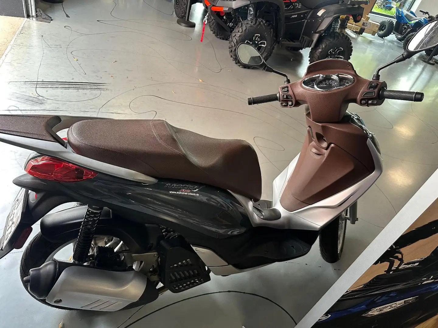 Piaggio Medley 125 ABS !!! TOP ZUSTAND - WIE NEU !!! Srebrny - 2