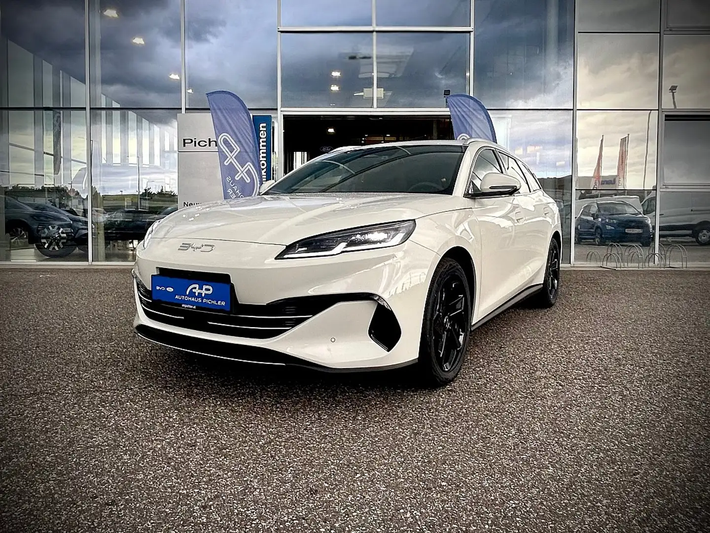 BYD Seal 6 DM-i Touring Comfort Lite PHEV 19kWh 212... Beige - 2