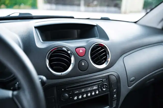 Citroen C2 view 7