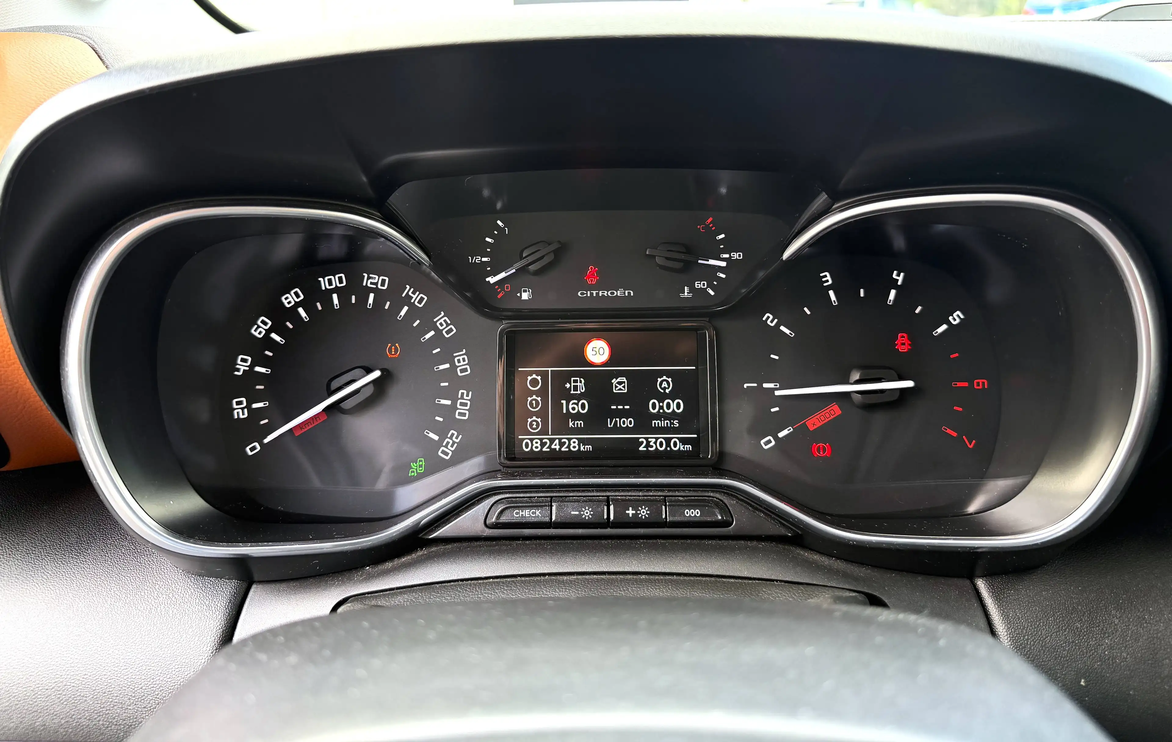 Citroen C3 Aircross PureTech 110 1.2 — photo 14