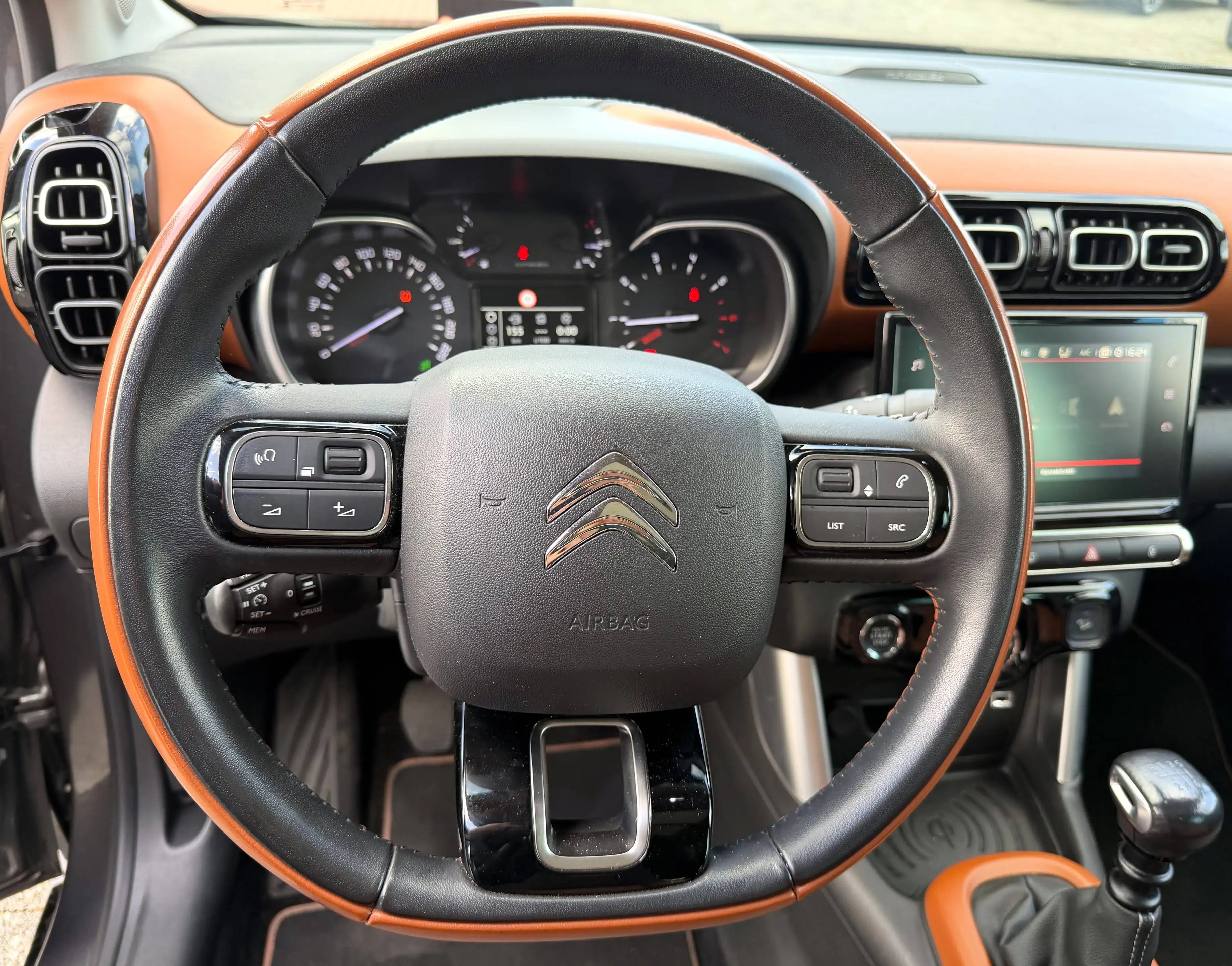 Citroen C3 Aircross PureTech 110 1.2 — photo 8