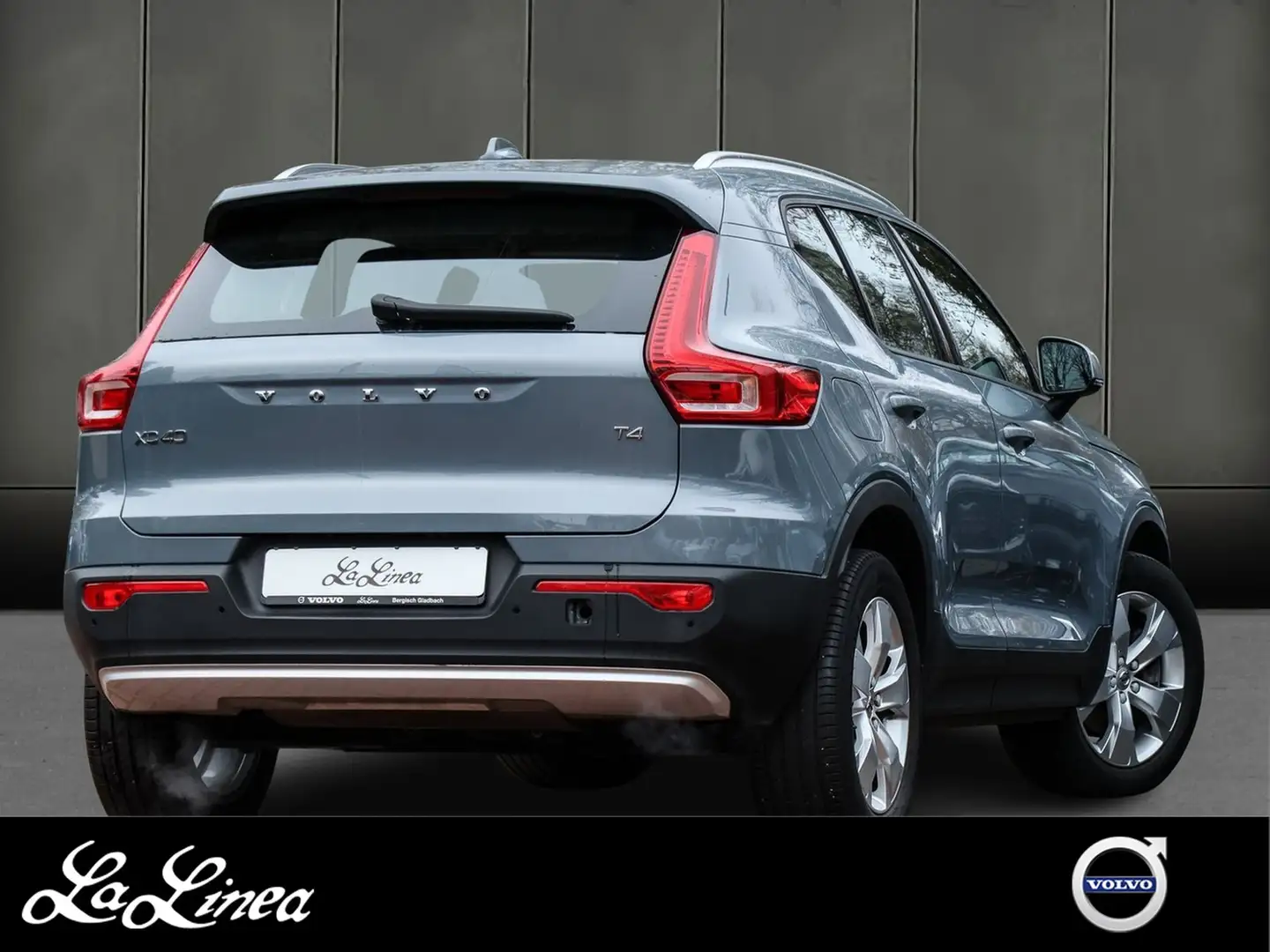 Volvo XC40 T4 Momentum 2WD Grigio - 2