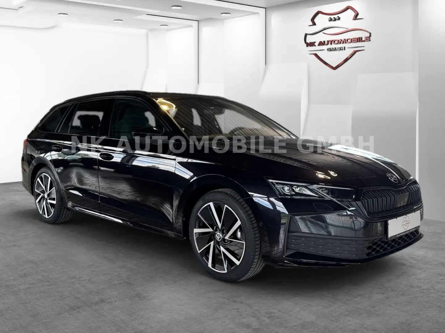 Skoda Octavia Combi 2.0 TDI Sportline*PANO*360°*AHK* Zwart - 2