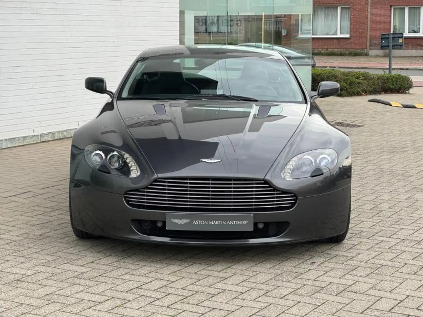 Aston Martin V8 4.7l Sportshift Schwarz - 2