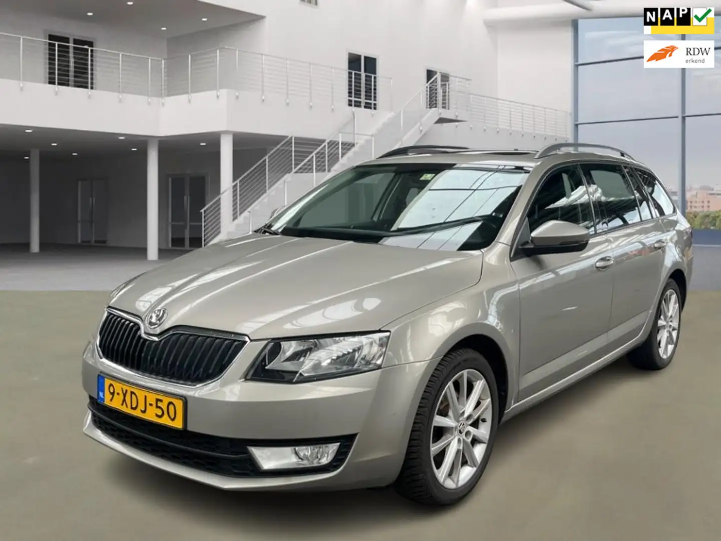 Skoda Octavia Combi 1.4 TSI|aut|pano|navi|halfleder|trekhaak|pse Beige - 1