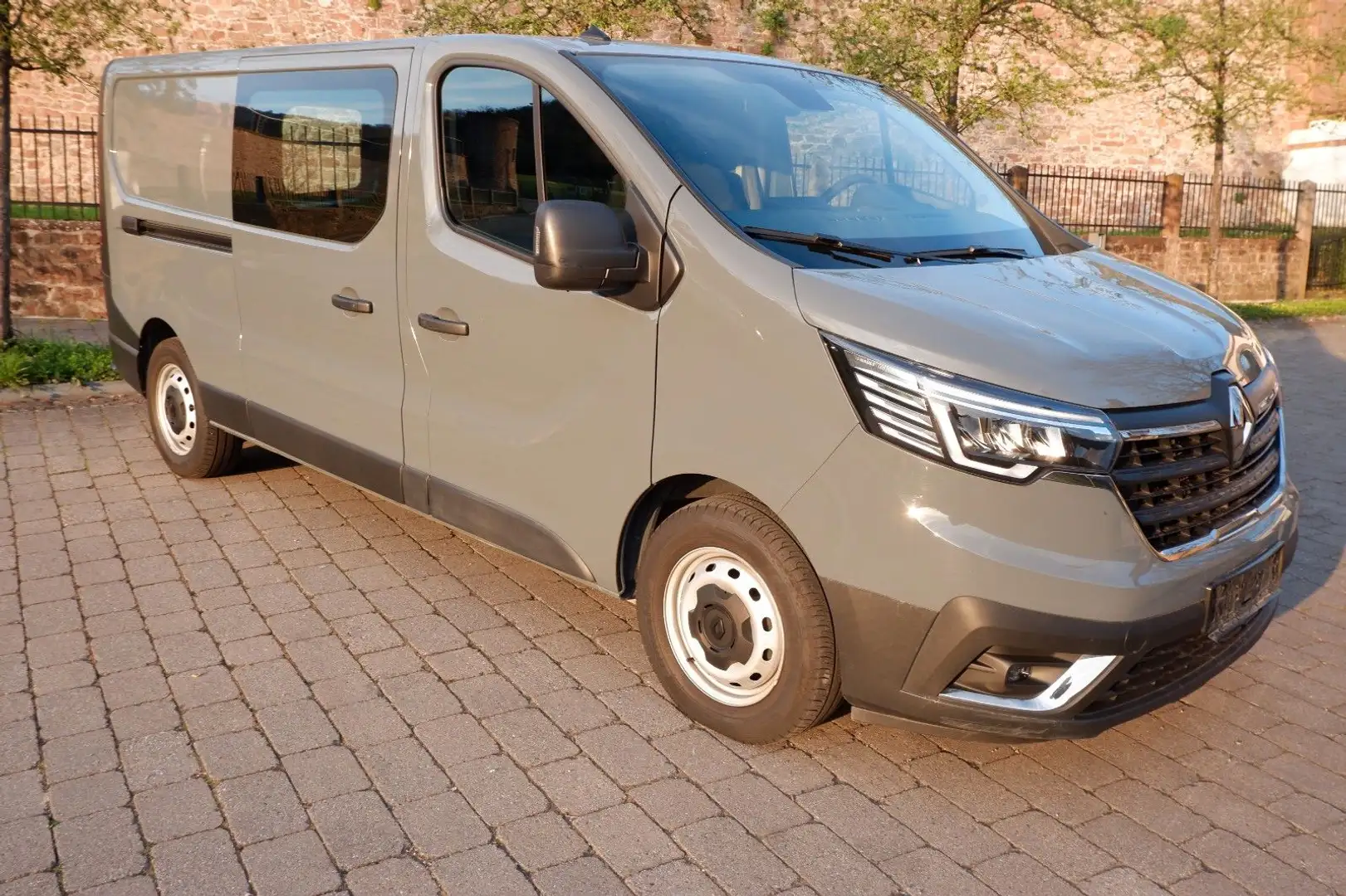 Renault Trafic Kasten L2H1 3,0t Komfort Werksgarantie Grigio - 2