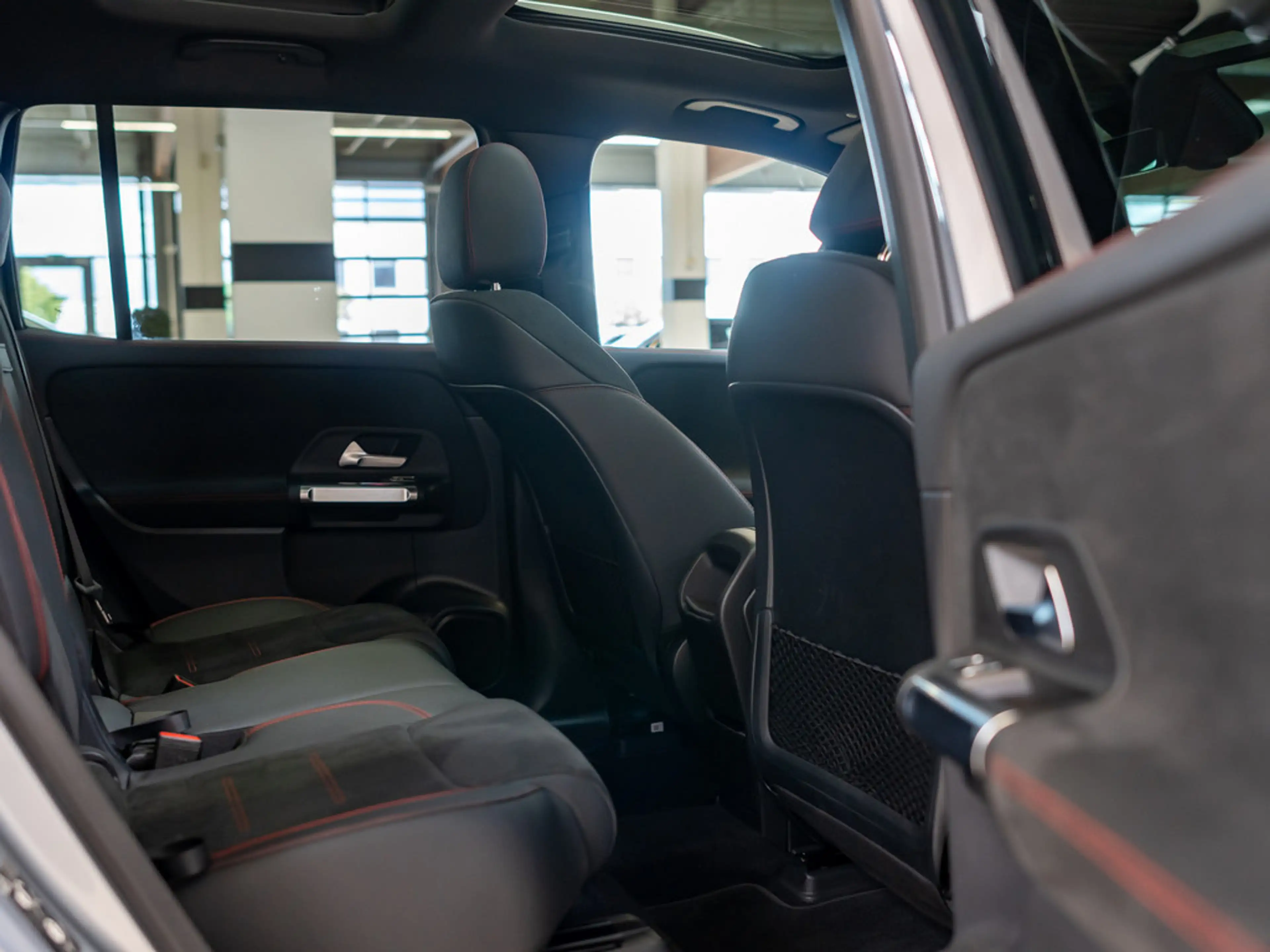 Mercedes-Benz EQB 250 + AMG Sport Advanced PANO LED NAVI SHZ — photo 9