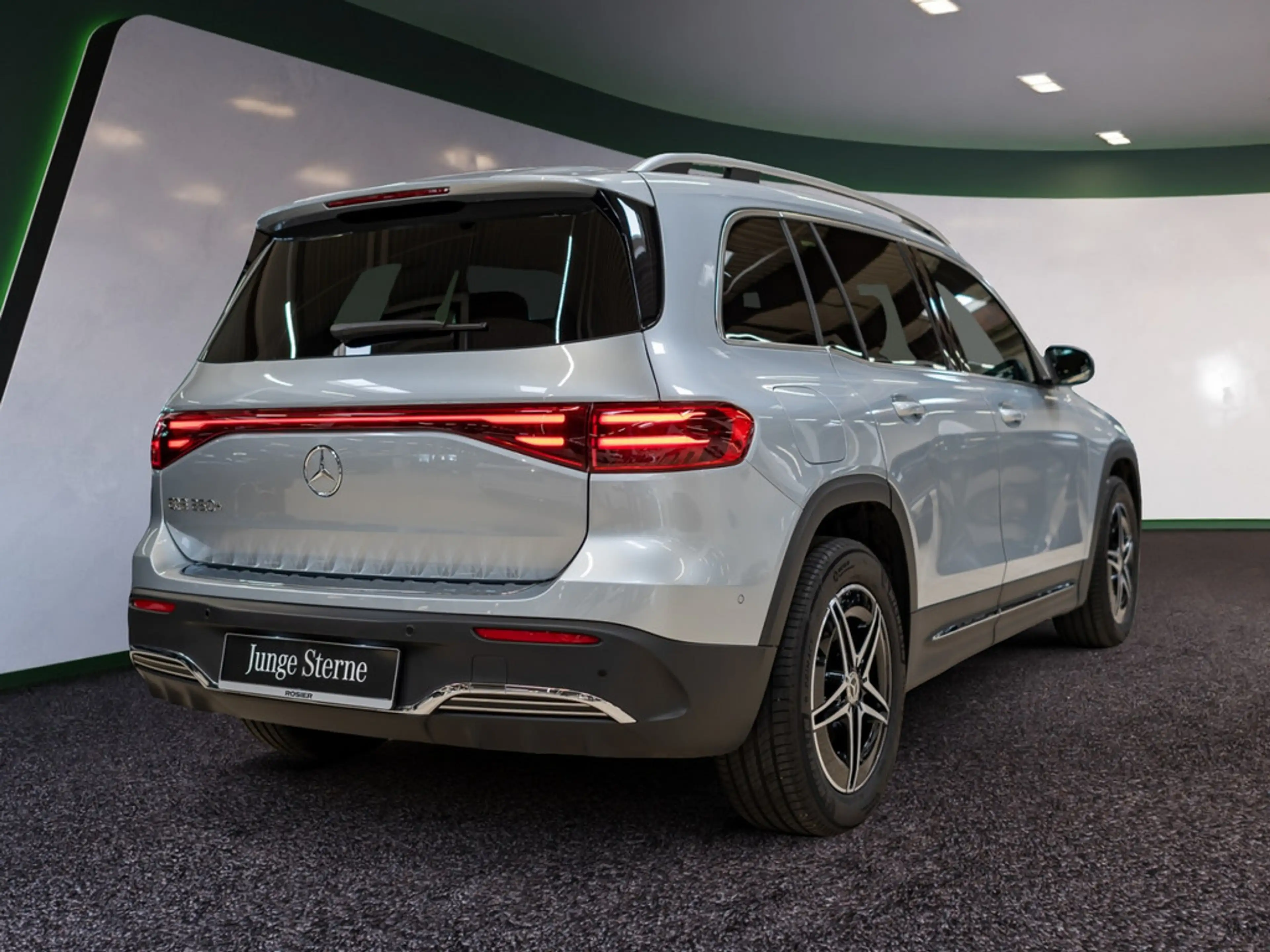 Mercedes-Benz EQB 250 + AMG Sport Advanced PANO LED NAVI SHZ — photo 8