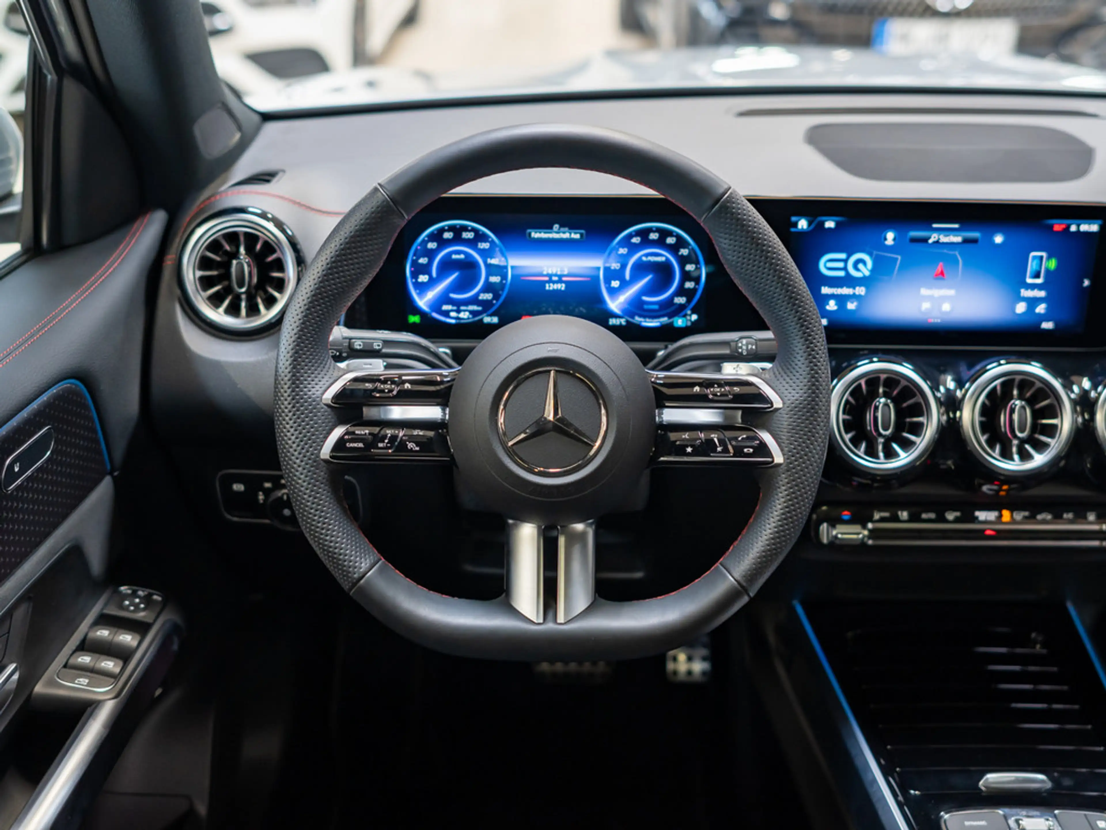 Mercedes-Benz EQB 250 + AMG Sport Advanced PANO LED NAVI SHZ — photo 12