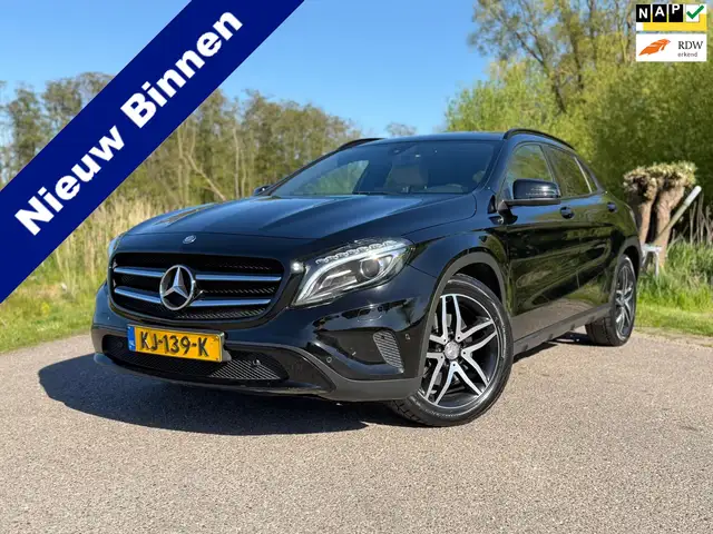 Mercedes-Benz GLA 250 Automaat / Leder / 18" Velgen / Navi / 2e Eigenaar