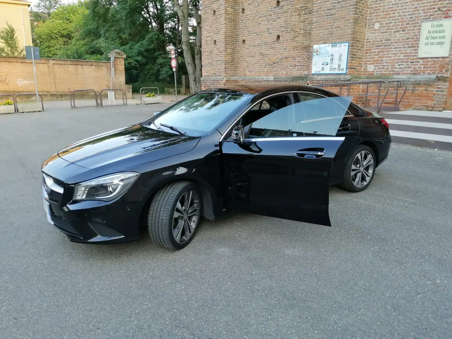Mercedes-Benz CLA 220 CLA - C117 cdi Premium 170cv auto Negru - 1