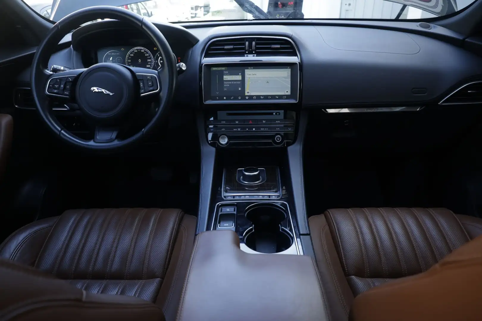 Jaguar F-Pace Jaguar F-Pace 2.0d 180 CV AWD Prestige Tetto Pano Verde - 2