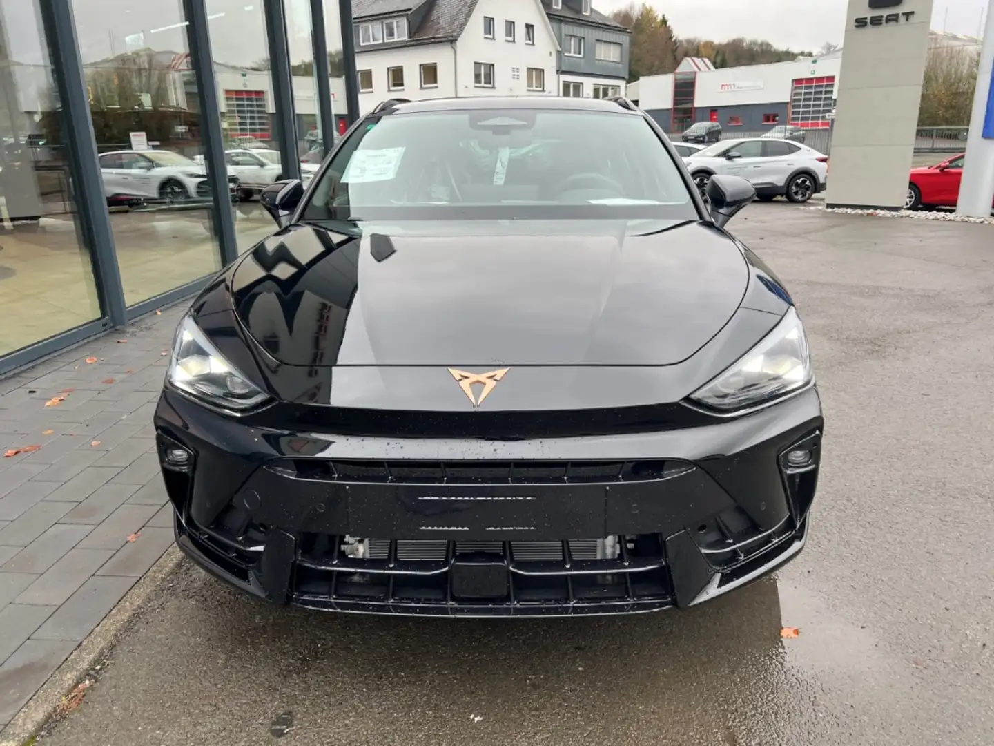 CUPRA Leon Sportstourer VZ 1.5 e-Hybrid Matrix, Sennh. Negro - 2