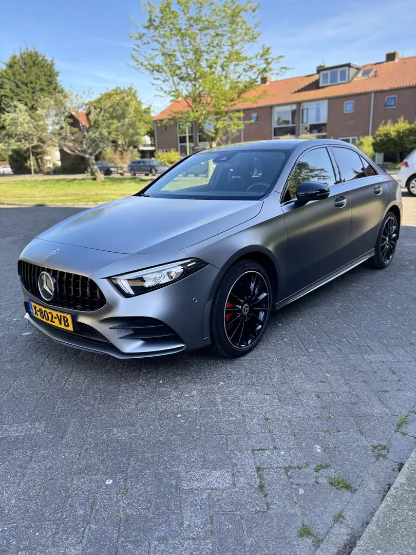 Mercedes-Benz A 250 Mercedes-Benz A250 AMG Limousine | Dealer | Grijs - 1