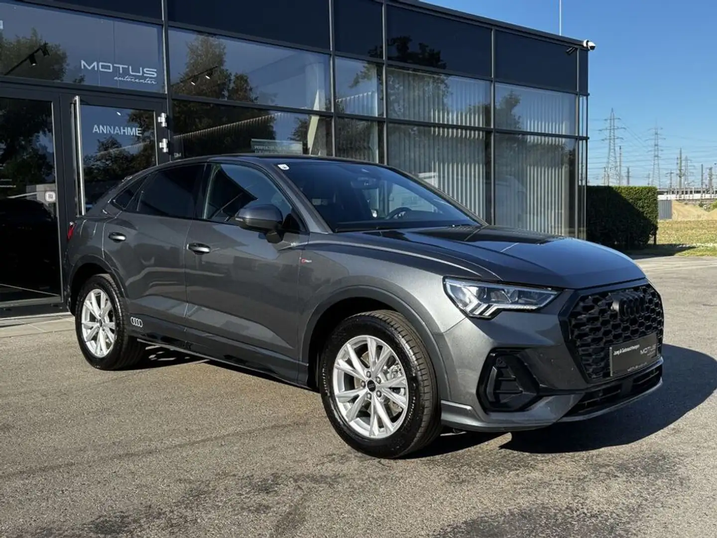 Audi Q3 45 TFSI e Sportback S line Plug-In Grau - 1