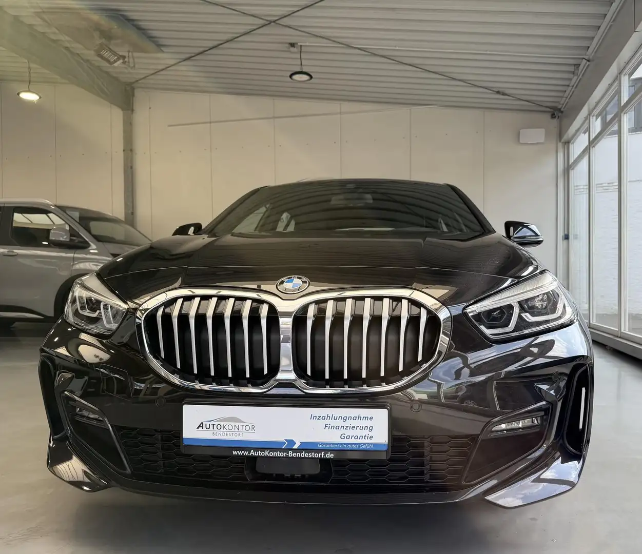 BMW 118 i M Sport Autom., *LED *Navi *PDC *Tempomat Schwarz - 1