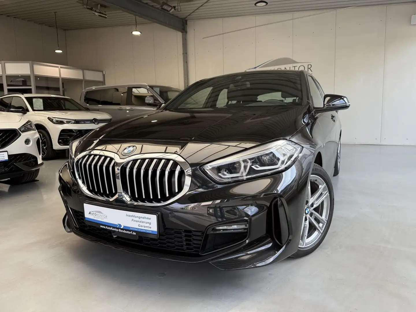 BMW 118 i M Sport Autom., *LED *Navi *PDC *Tempomat Schwarz - 2