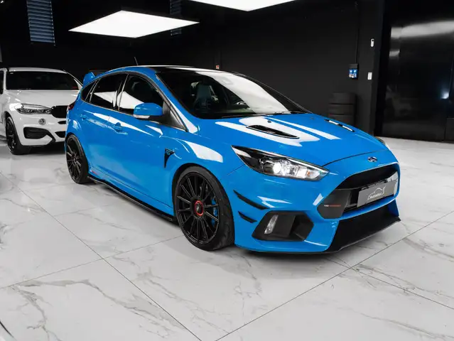 Ford Focus view 3