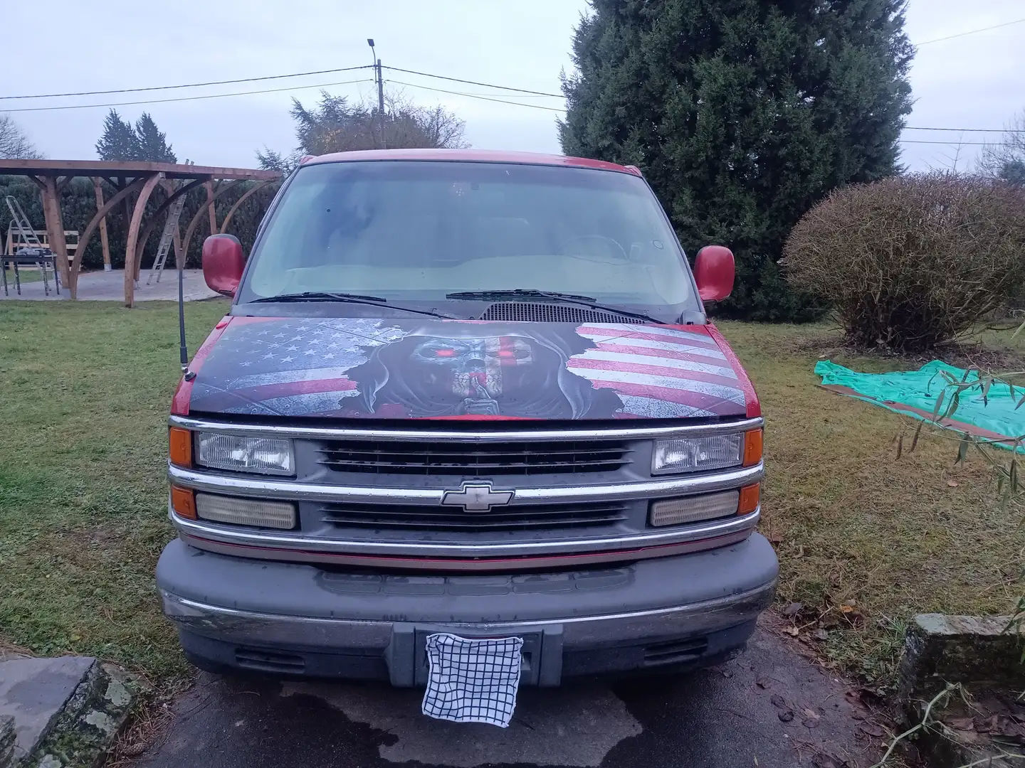 Chevrolet Express 5.7 l  V8 Rot - 2