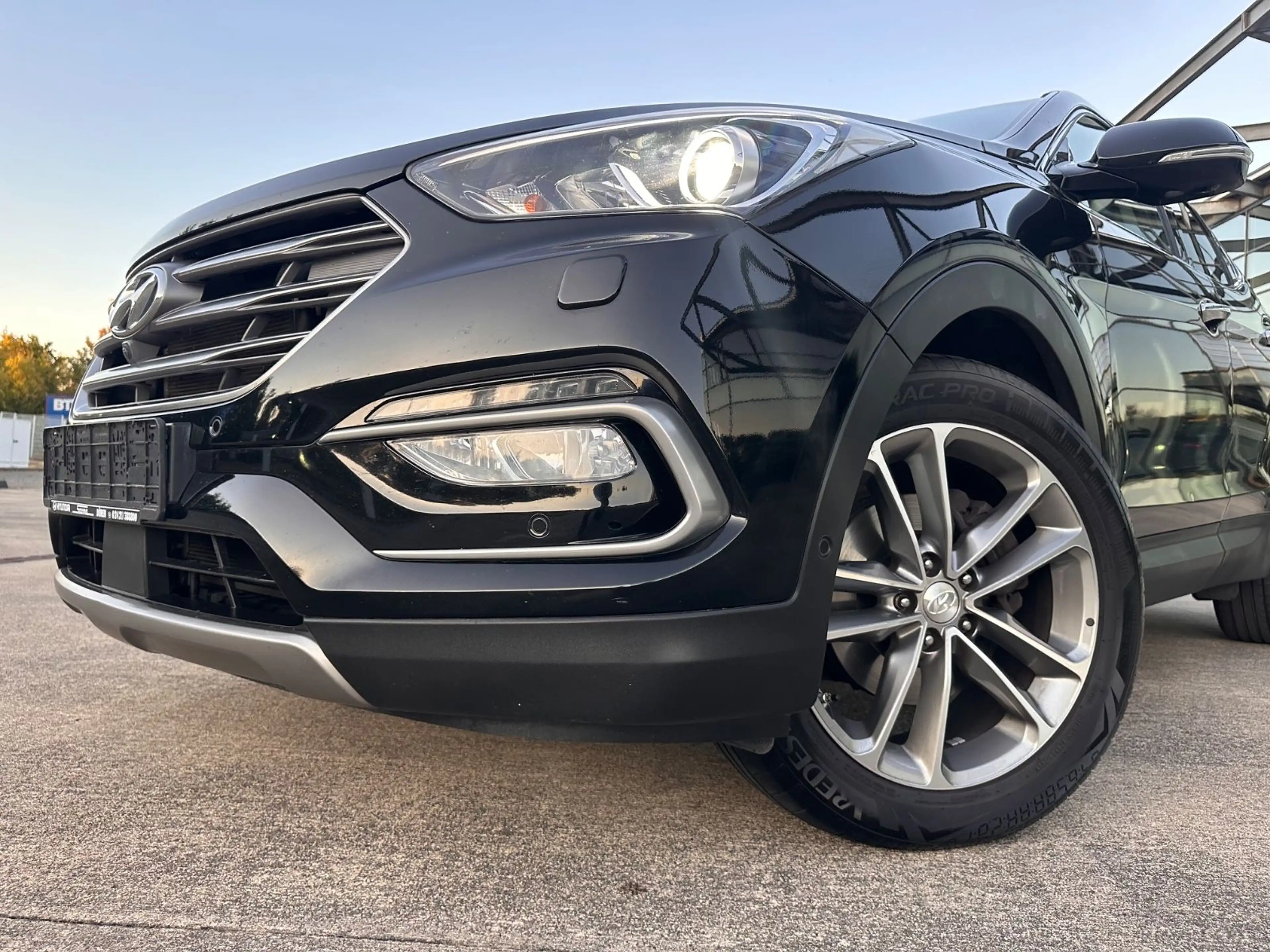 Hyundai SANTA FE blue Premium 4WD*AHK*7Si*Pano*360Cam. — photo 11